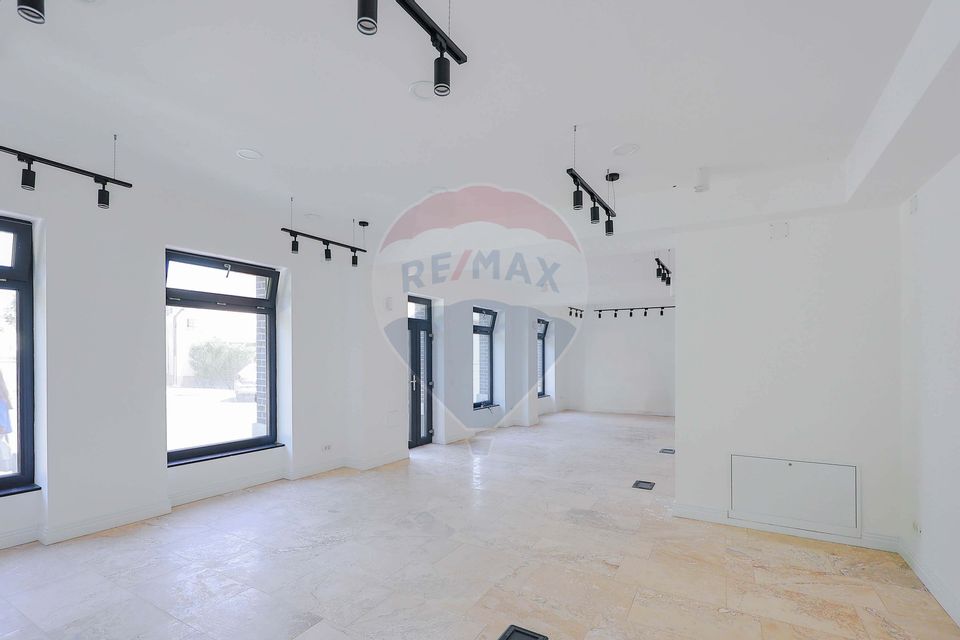 64sq.m Commercial Space for rent, Ultracentral area