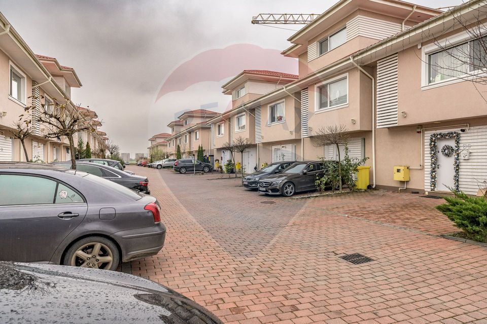 Vila in complex rezidential, multiple locuri joaca & piscina