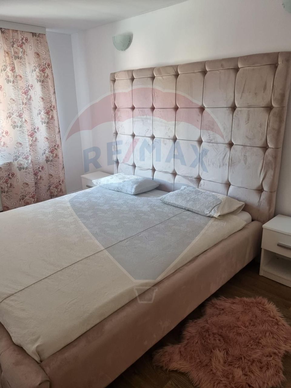 Apartament cu 3 camere de vânzare în zona Central Radauti