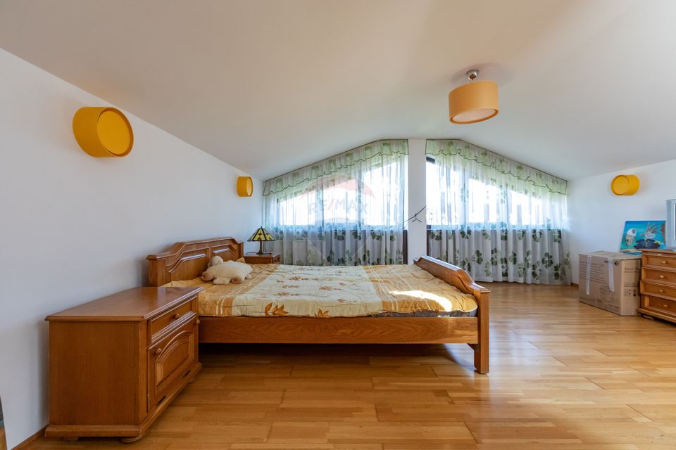 Vilă cu 7 camere de vânzare în zona Centrală Orașul  BUHUȘI