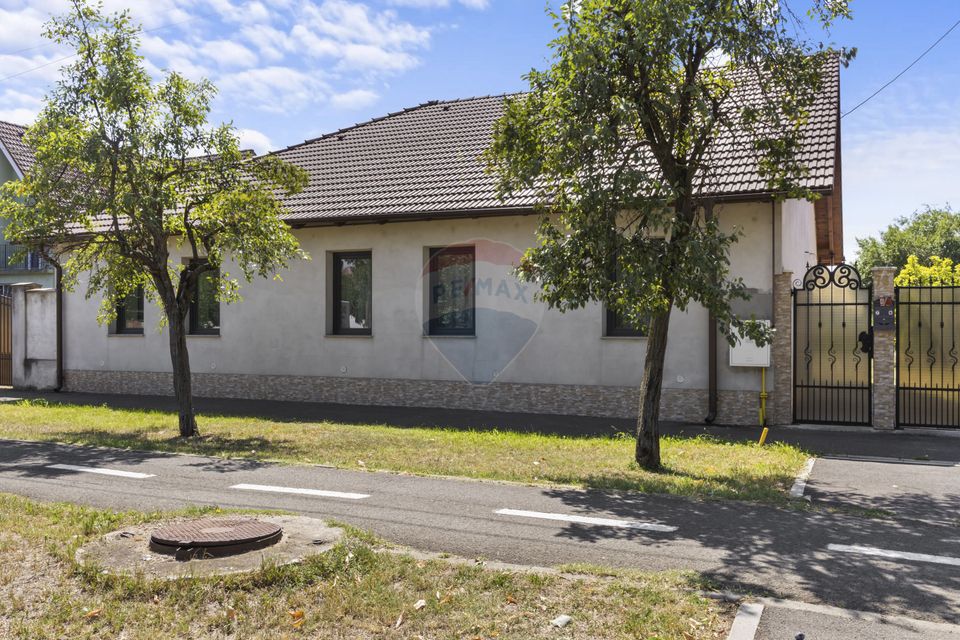 7 room House / Villa for sale, Sannicolau Mic area