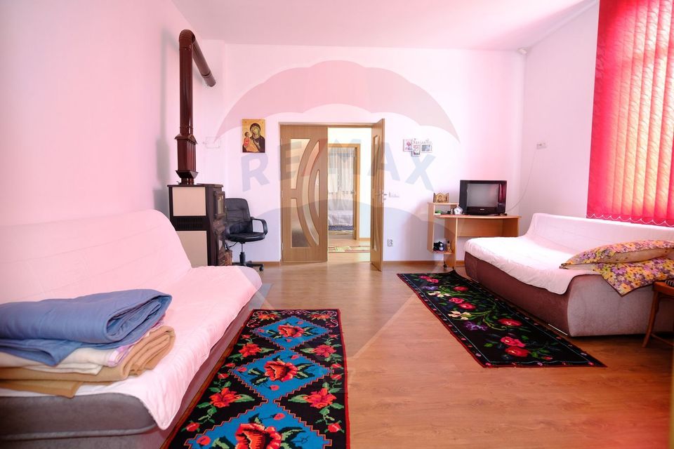 Casa renovata, mobilata si utilata, livada, Lita!