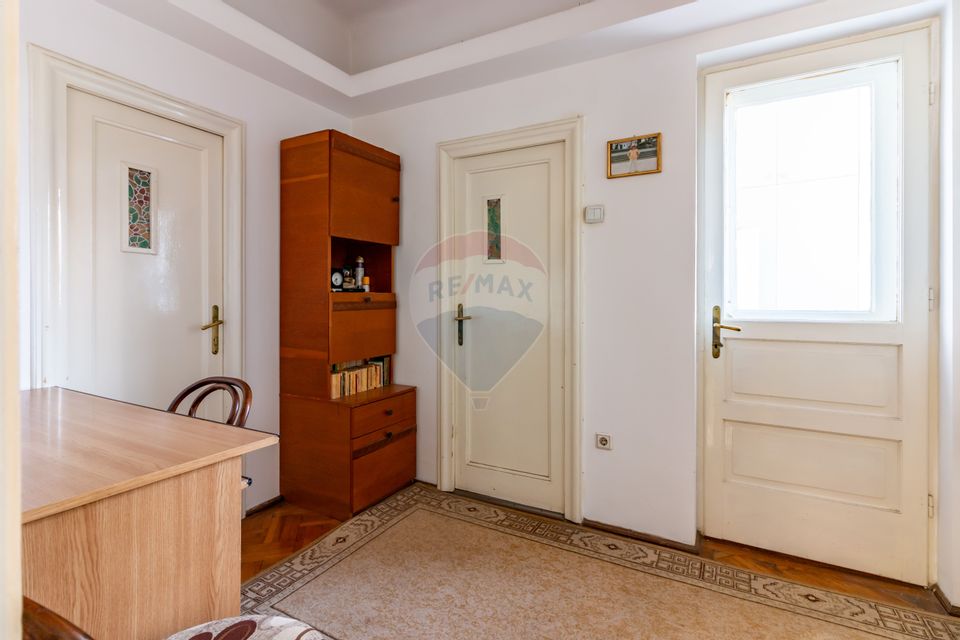 Central Big Appartment 3 rooms, 105sqm, Dacia blvd, Parking, Courtyard