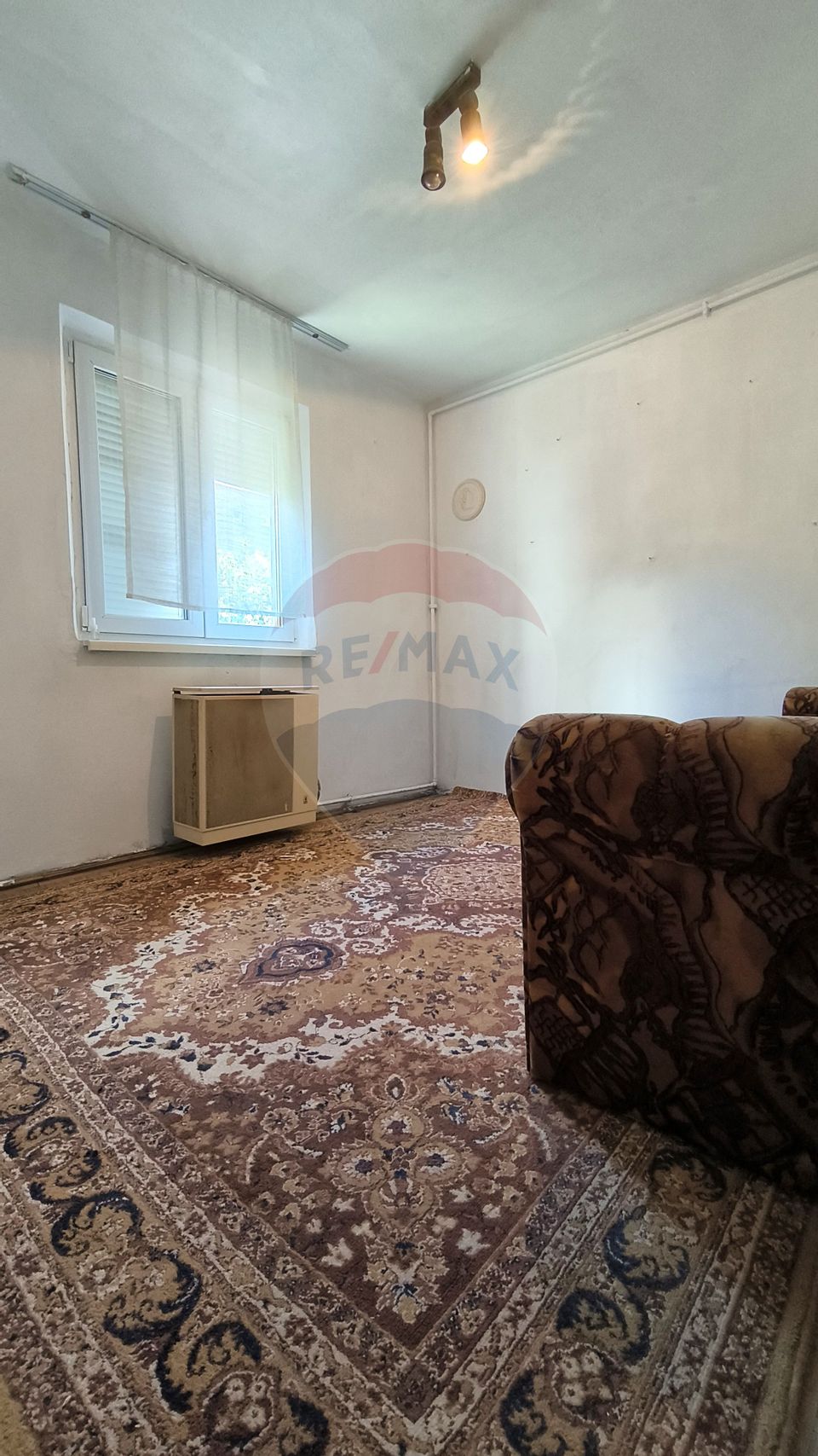 Apartament cu 3 camere, et. 1 - cartier Gura Campului