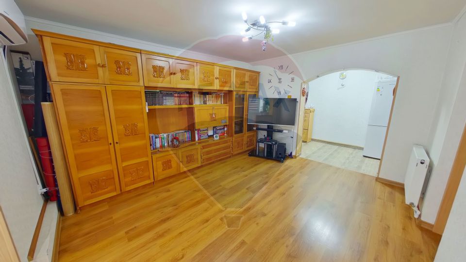 Apartament cu 3 camere de vânzare în zona centrala