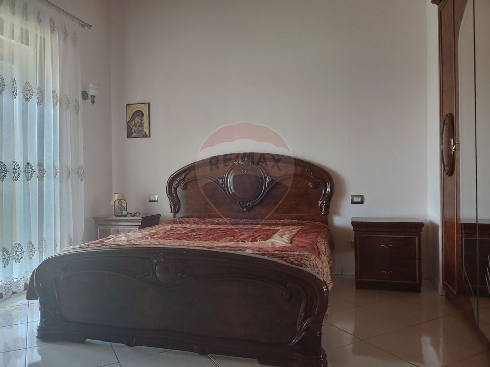 Casă / Vilă de lux cu 5 camere de vânzare în Vadu Moldovei, Suceava