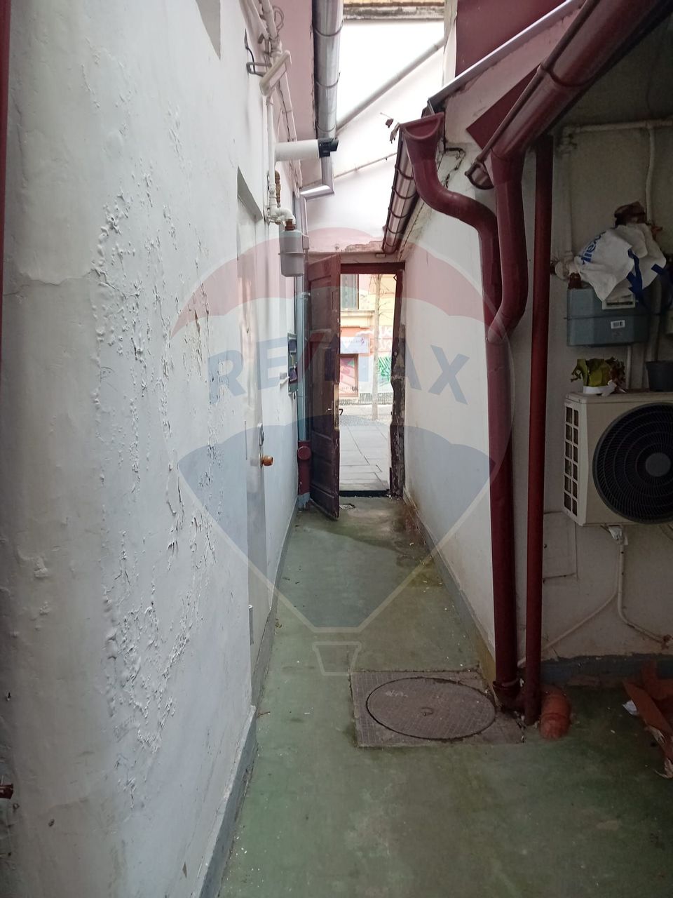 101sq.m Commercial Space for rent, Ultracentral area