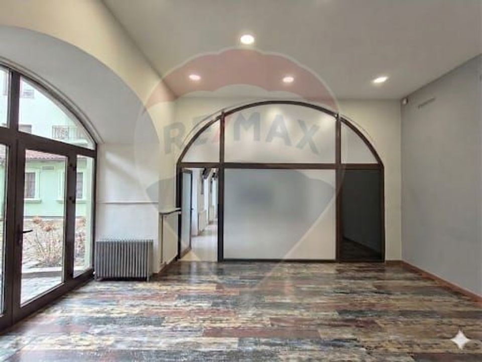 174sq.m Office Space for rent, Ultracentral area