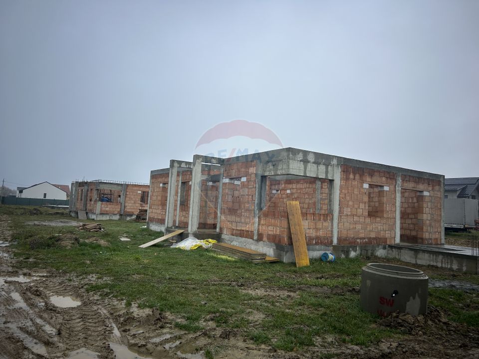 OCAZIE. Casă cu 4 camere de vânzare la rosu in Mocira.