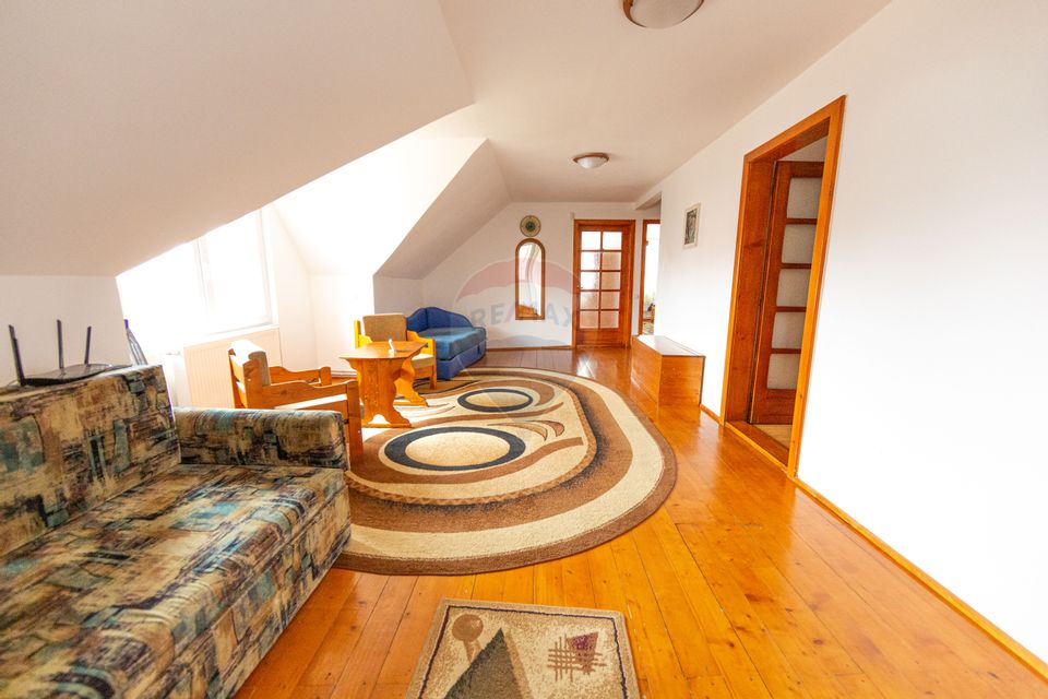 Casă spațioasă cu garaj dublu, foișor și curte amenajată