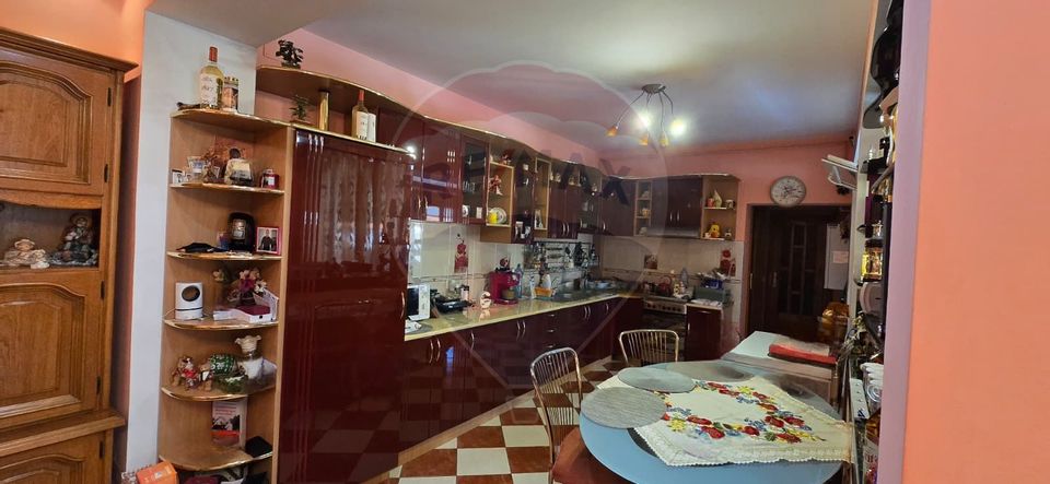 8 room House / Villa for sale, Central area