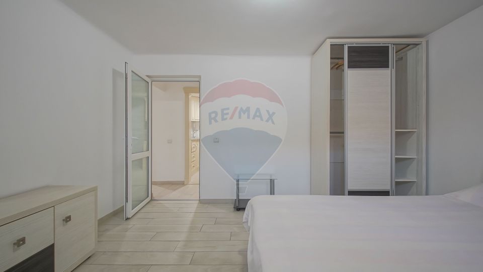 8 room House / Villa for sale, Aurel Vlaicu area