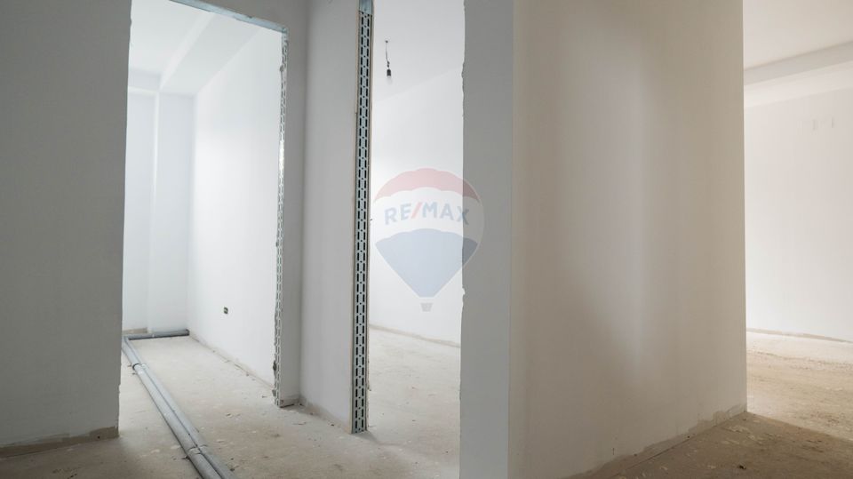 Hala de închiriat 1.800 mp cu teren 5.000 mp - Acces rapid la centura