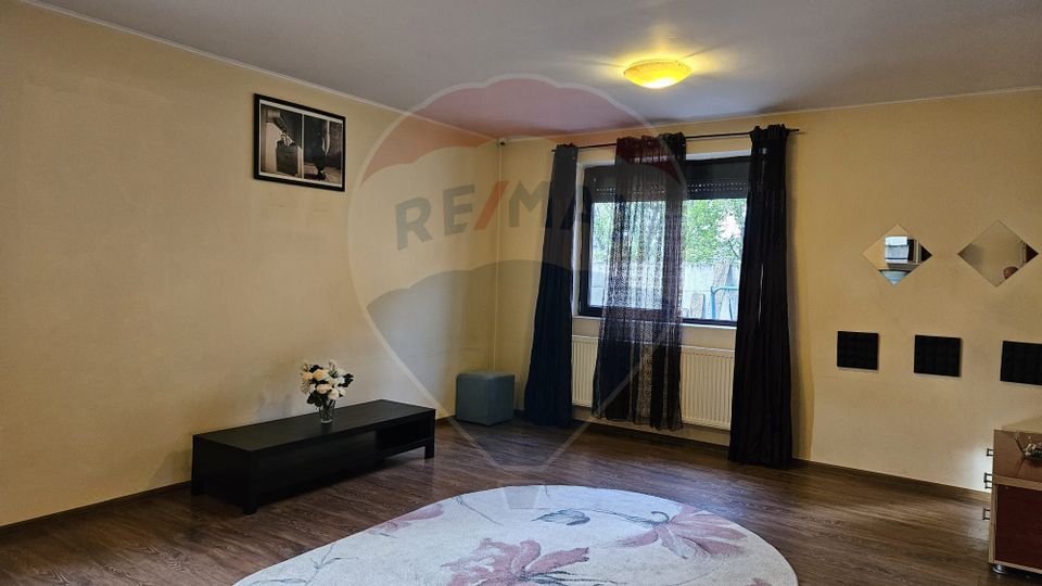 Casă / Vilă cu 4 camere de vânzare Dragomirești-Vale, curte proprie