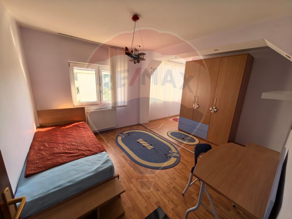 Prima închiriere - Apartament 3 camere  + garaj în zona Central