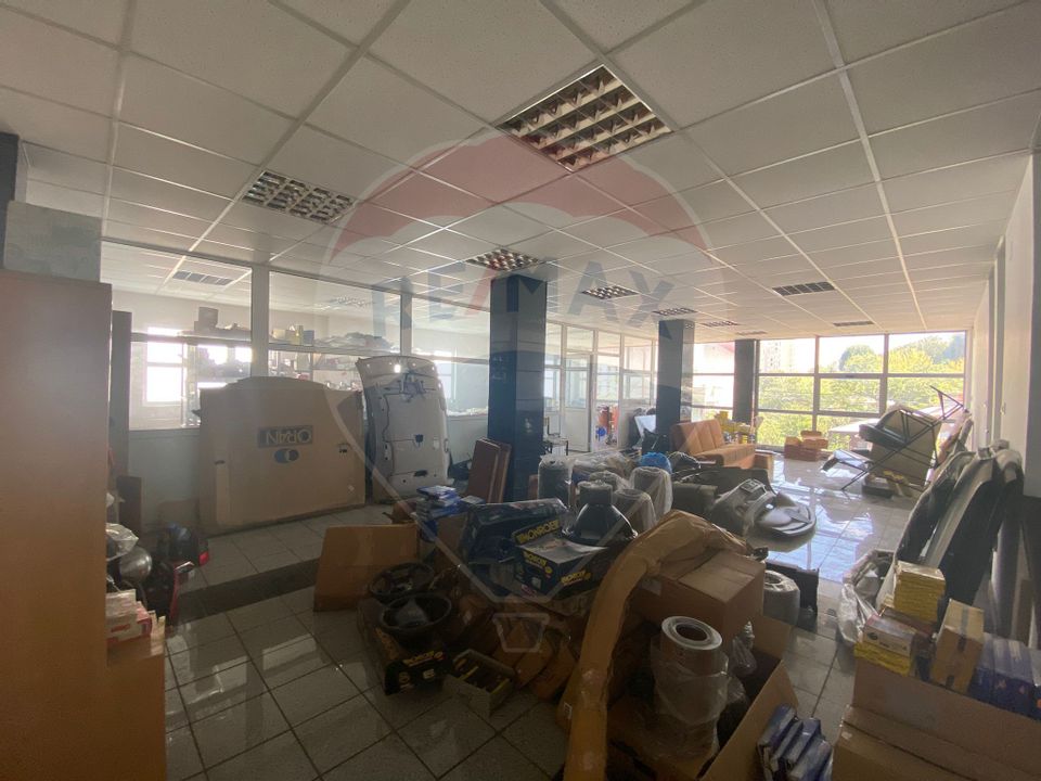 Casă / Vilă, și service cu spații de birouri, de vânzare în sector 4