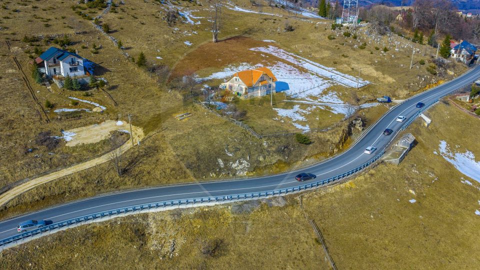 Teren intravilan CU PRIVELISTE DE POVESTE- Fundata- Romania