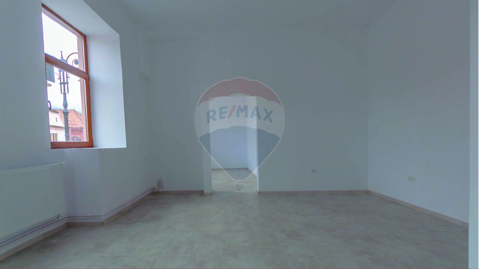 34sq.m Commercial Space for rent, Central area