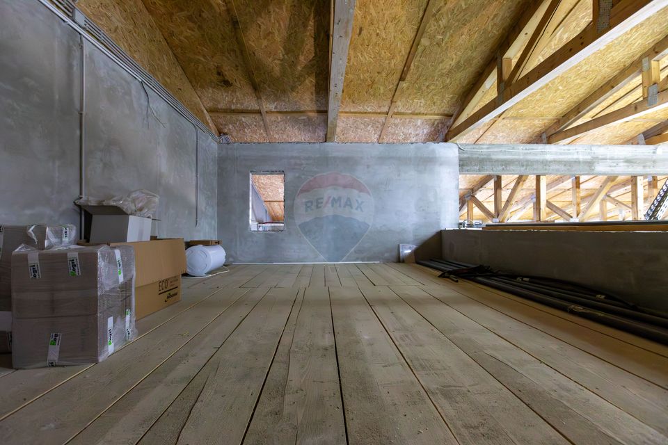 Hală 1.000 mp + curte 3.200 mp + CASĂ 160 mp BONUS | Acces TIR | Bacău