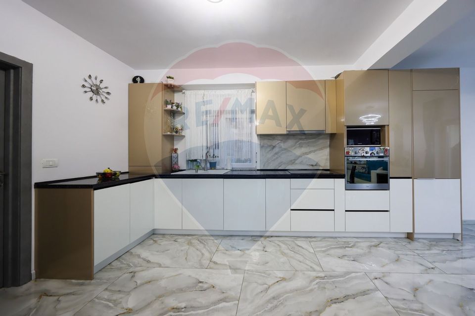 Casă 4 camere, de inchiriat, Izvor!