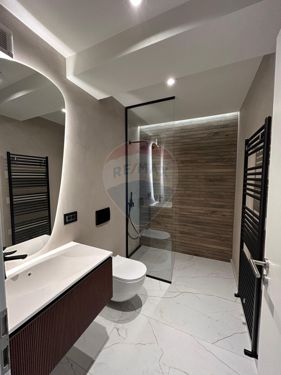 Apartament 3 camere de vânzare