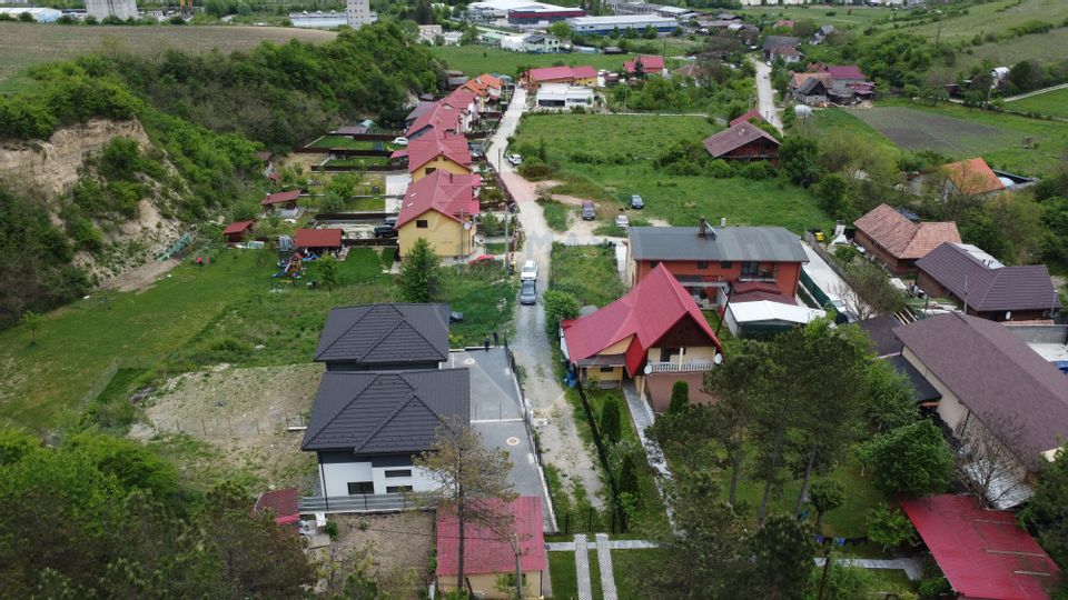 Casă 4 camere în Baciu - Cheile Baciului