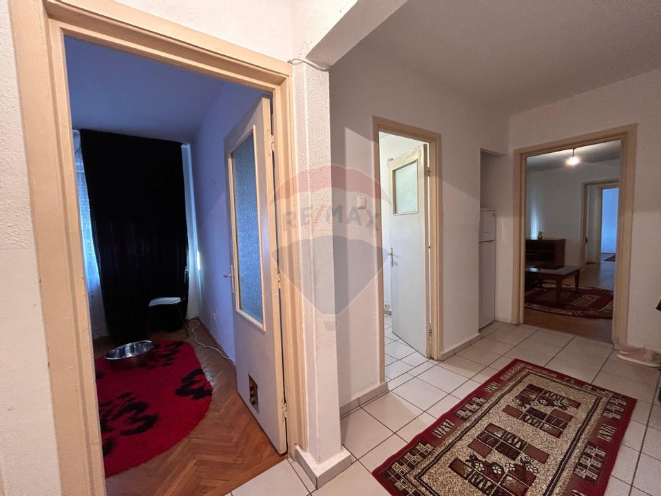 Apartament cu 3 camere de închiriat în zona Valea Rosie