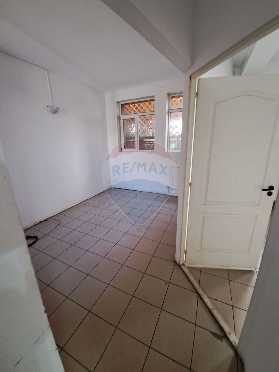 160sq.m Commercial Space for rent, 1 Mai area