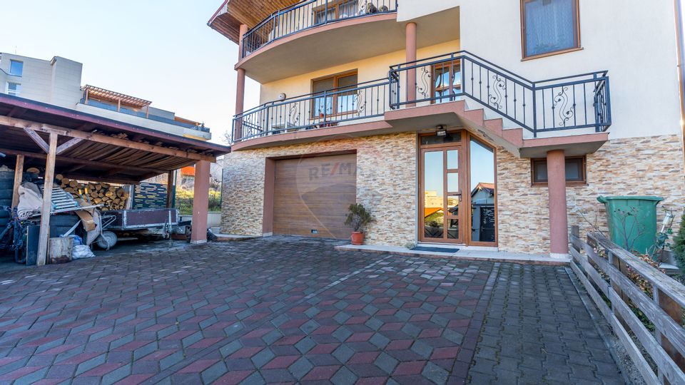 Casă cu 7 camere de vânzare în Dej