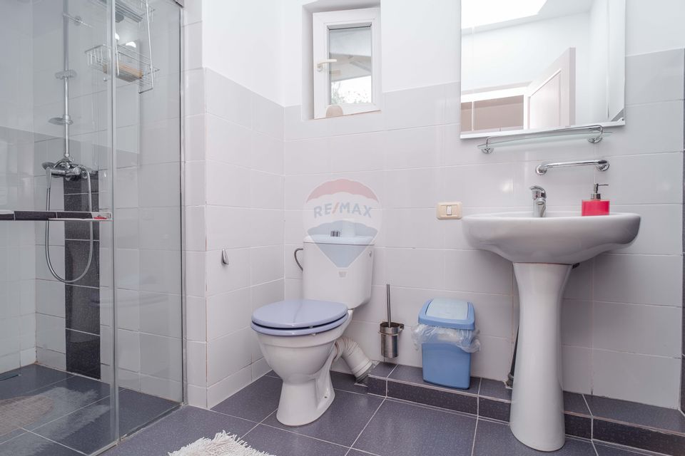 Casă / Vilă cu 10 camere, de vânzare. Todireni, Botoșani.