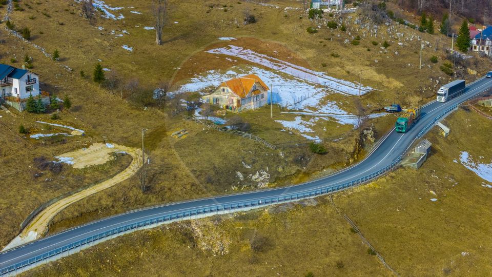 Teren intravilan CU PRIVELISTE DE POVESTE- Fundata- Romania