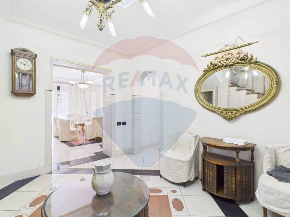 Spectacular villa in Balotesti, 5000 sqm courtyard and indoor pool