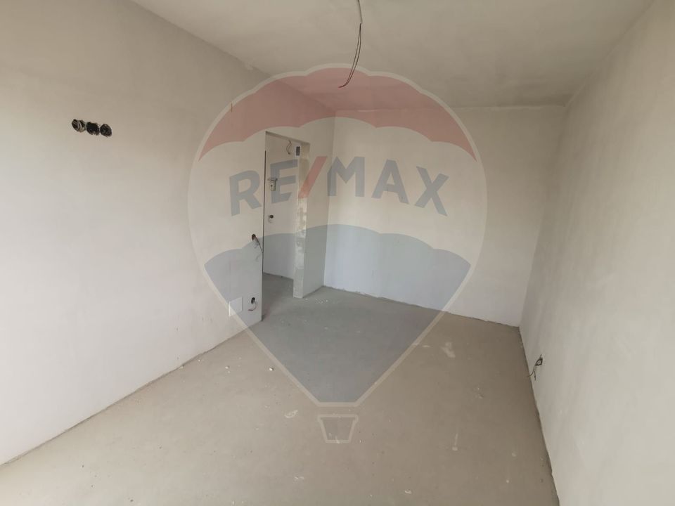 Apartament cu 2 camere și loc de parcare pe str. Lamaitei