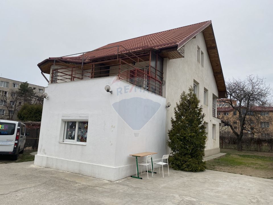 Casă / Vilă cu 6 camere de vânzare în zona Ozana-Pallady