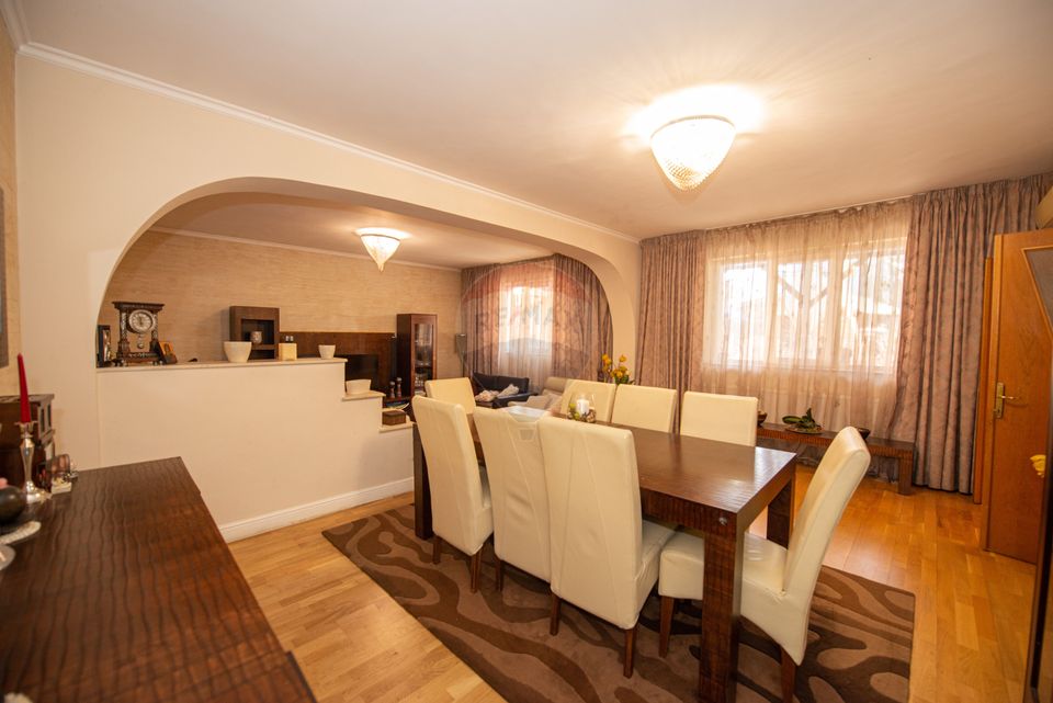 Detached house S+GF+1+M courtyard of 460sqm Ghencea sector 6