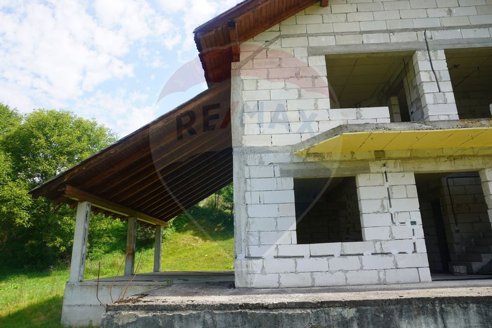 Casă cu 5 camere de vânzare, Moisei