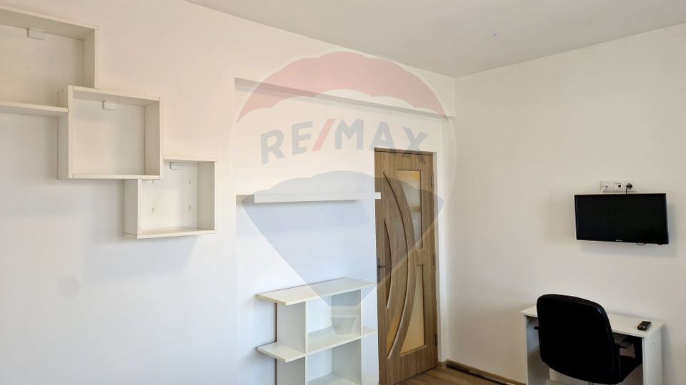 Apartament cu 3 camere de închiriat