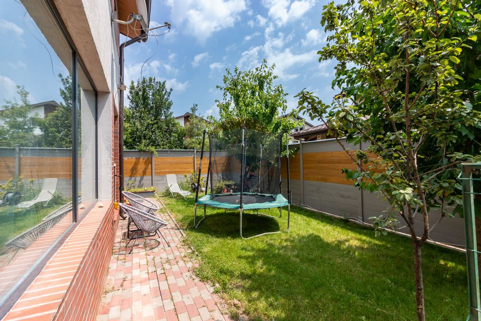 Casă / Vilă în zona Odai, Otopeni, strada privata