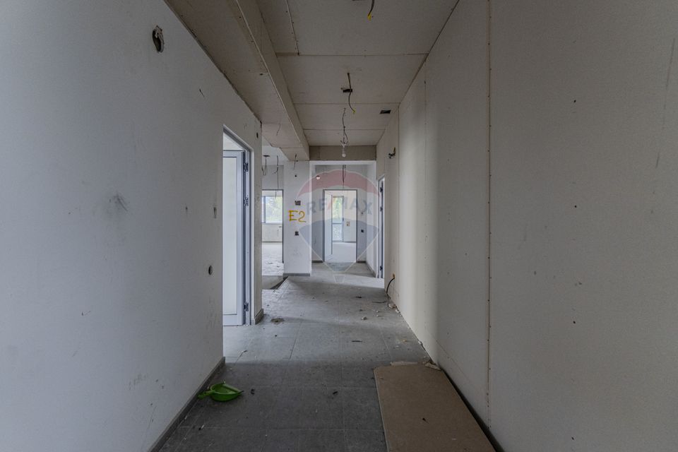 Cladire de 902 mp utili de vânzare, zona Grivitei - DN 13, COMISION 0