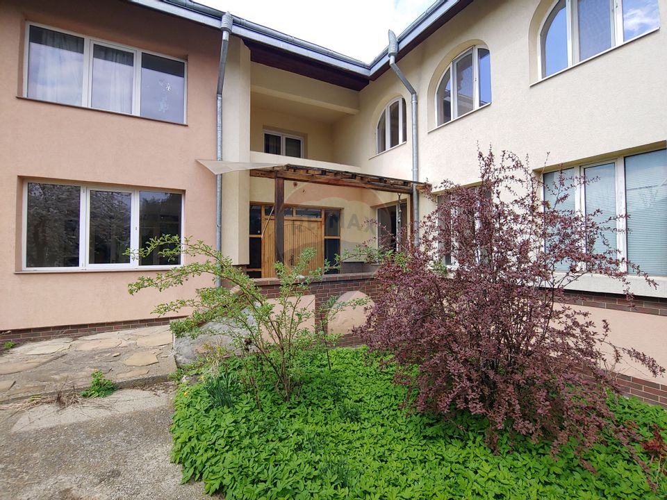 8 room House / Villa for sale