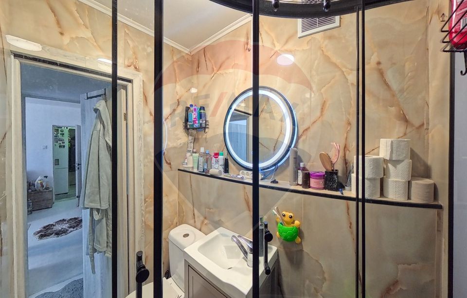 Apartament cu 3 camere de vânzare în zona Electroprecizia