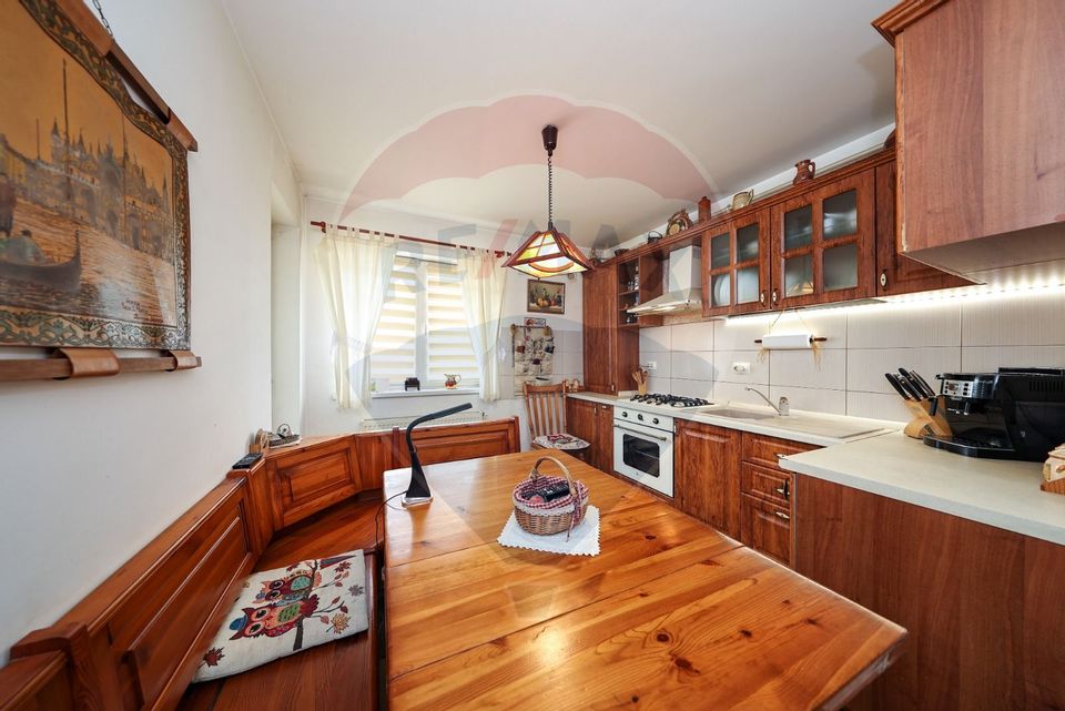 Apartament decomandat, 60 mp utili, 2 camere, debara, balcon!