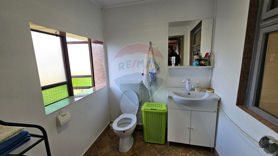 Casă / Vilă cu 3 camere de vânzare-Cacica-Suceava