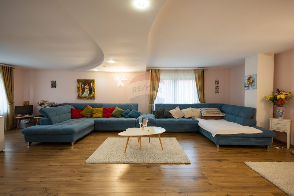 Casa spatioasa de vanzare