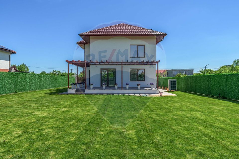 Vilă frumoasa cu 5 camere, 700 mp currte si pompa de caldura - Saftica