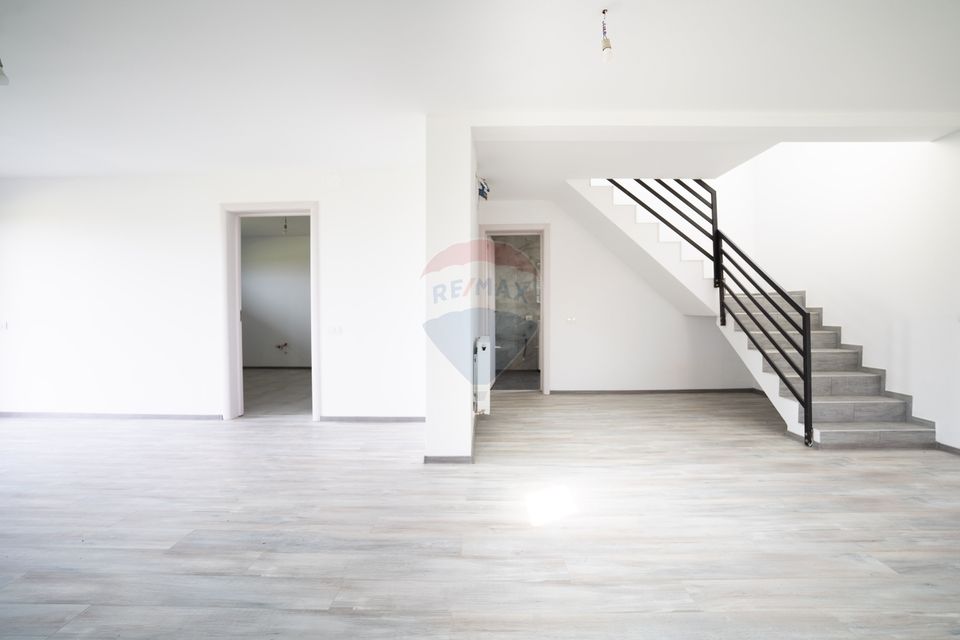 4 room House / Villa for sale