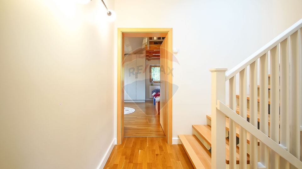 Vila moderna cu vedere spre padure Poiana Angelescu