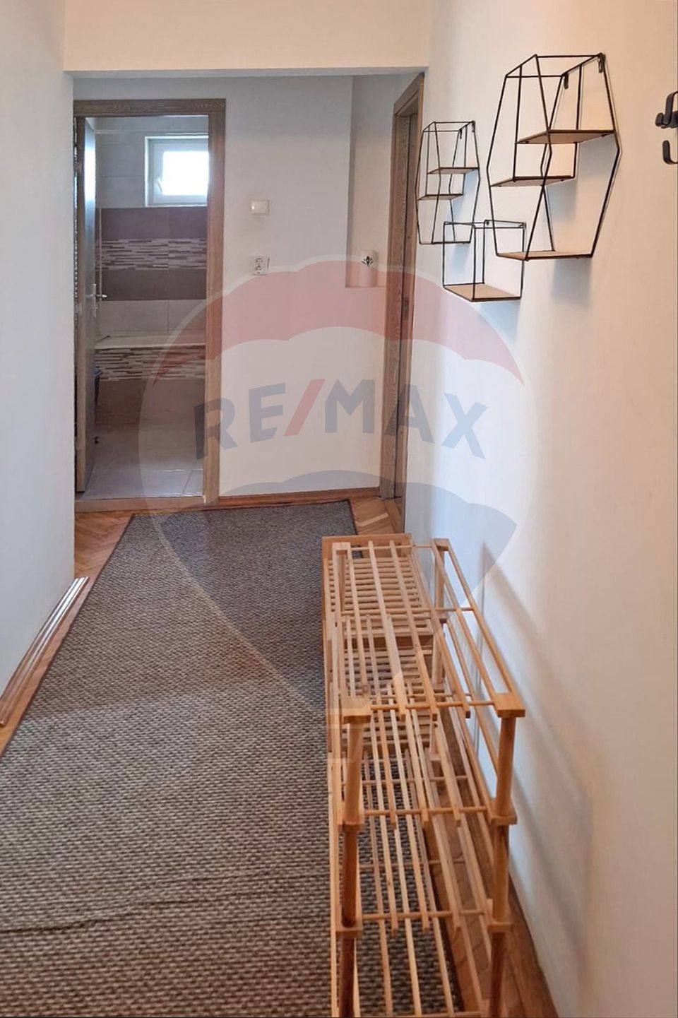 Apartament cu 2 camere de închiriat – zona 7 Noiembrie