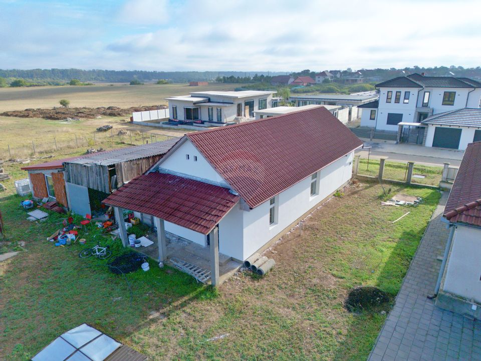 Casă cu 2 camere de vânzare loc. Frumușeni, jud. Arad