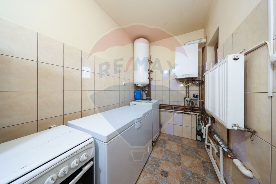 Casă 4 camere, mobilata si utilata, 2 389 m². teren, Sanpetru!